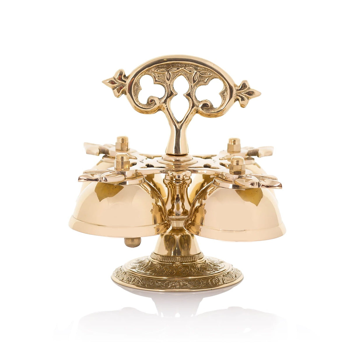 Sinetas quádruplas de latão dourado, vista frontal com ornamento vazado e base decorada