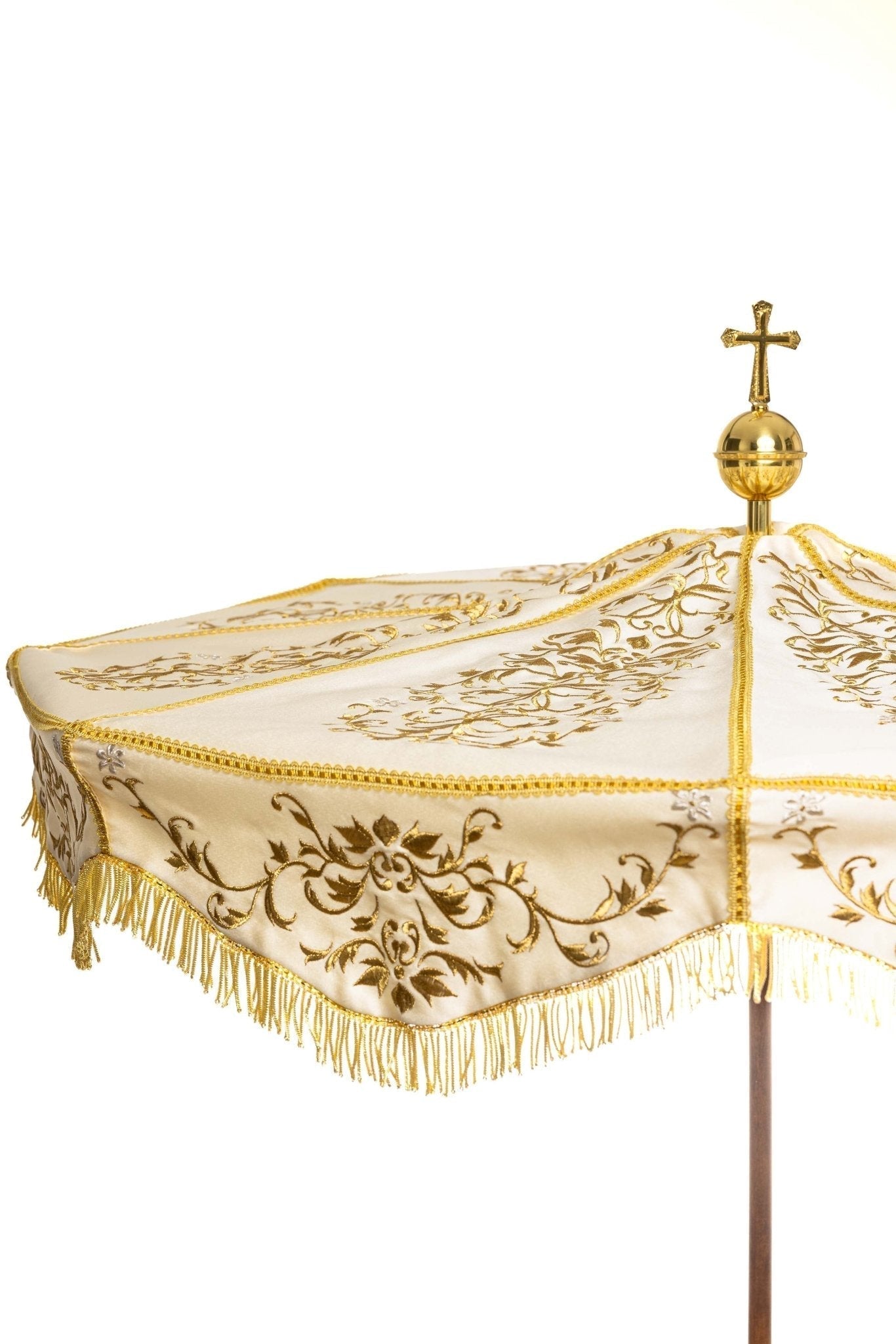 Umbela processional creme com ornamento floral dourado