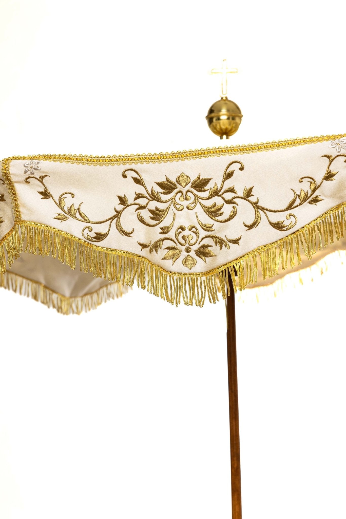 Umbela processional creme com ornamento floral dourado