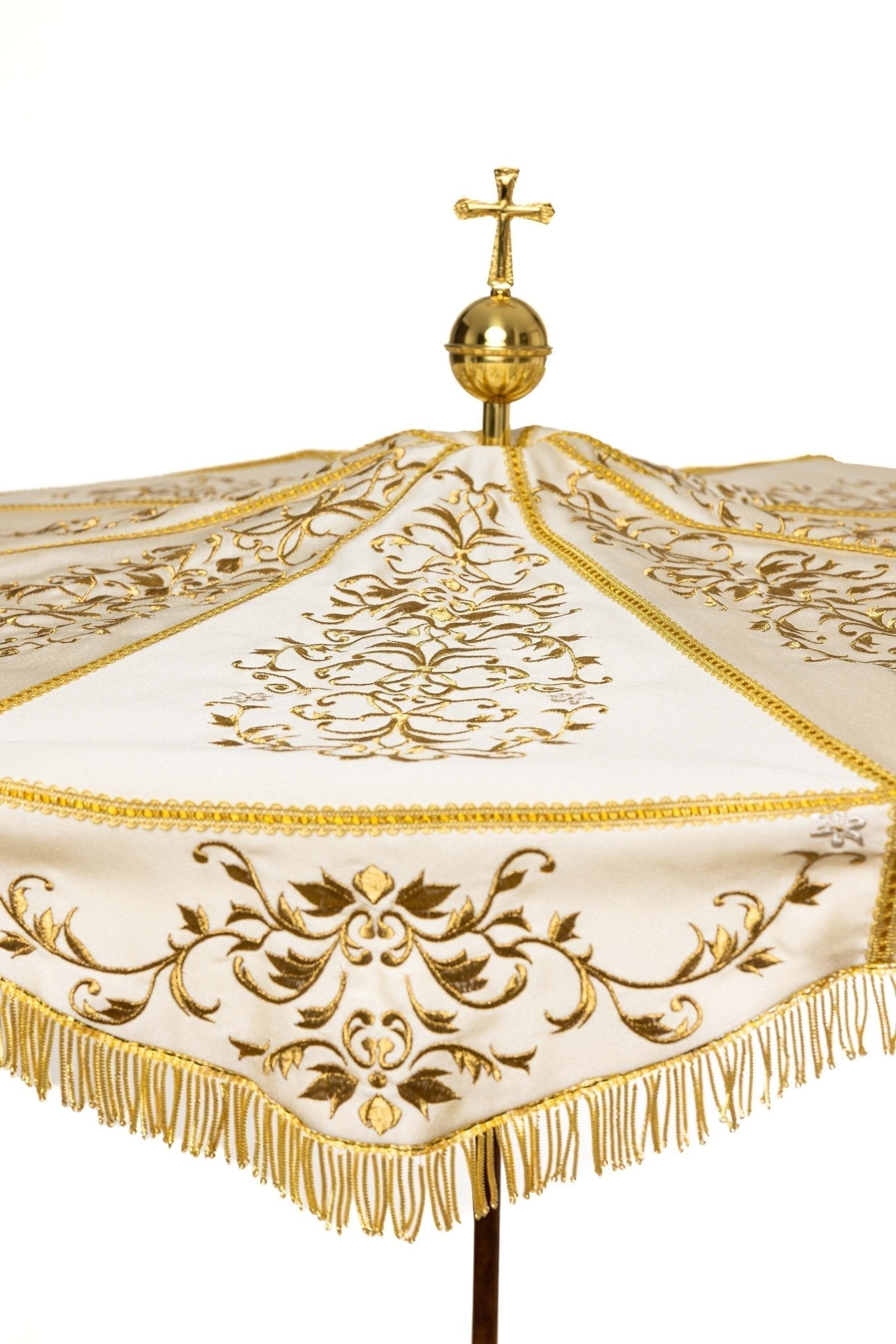 Umbela processional creme com ornamento floral dourado
