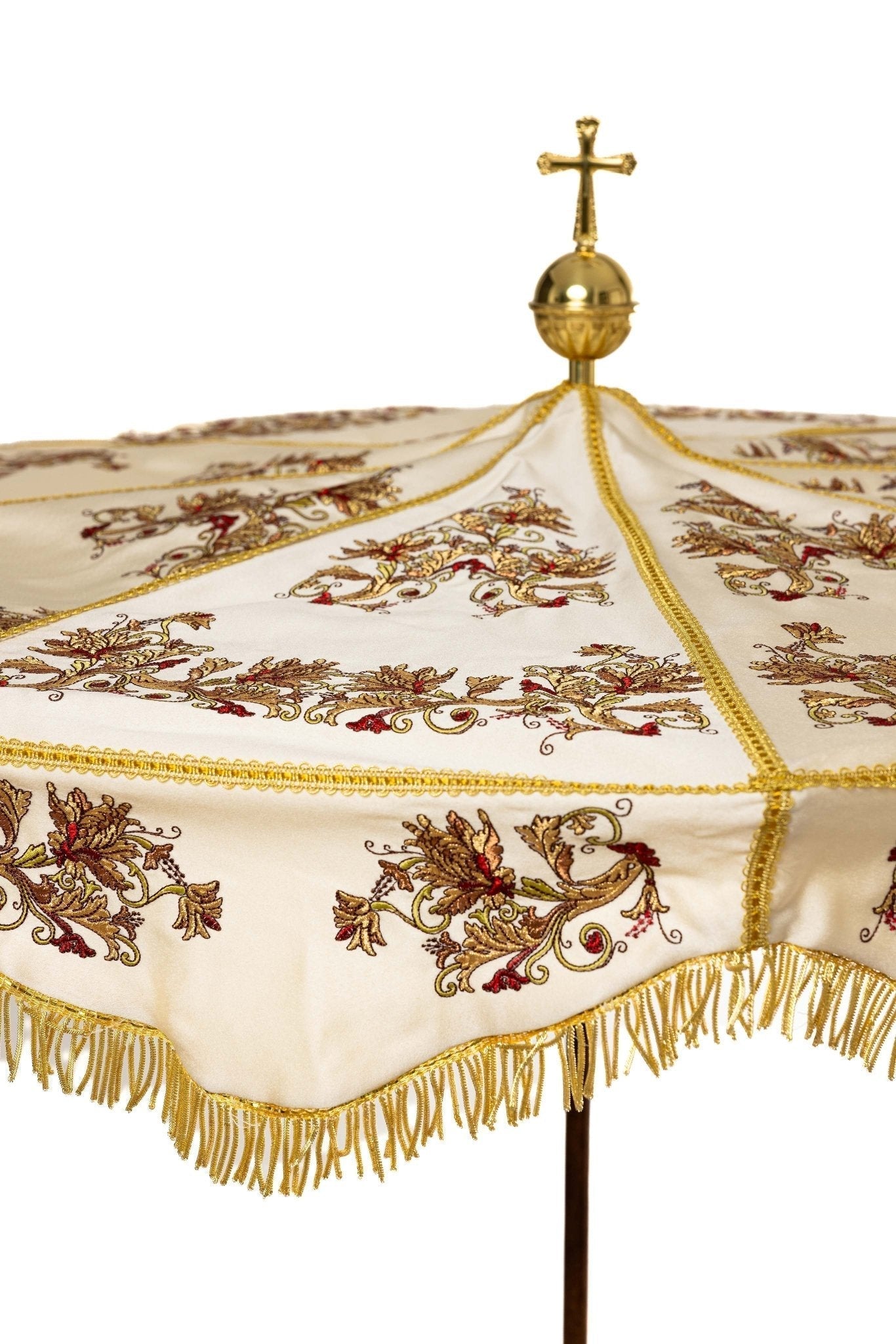 Umbela processional creme com bordado floral e franjas douradas
