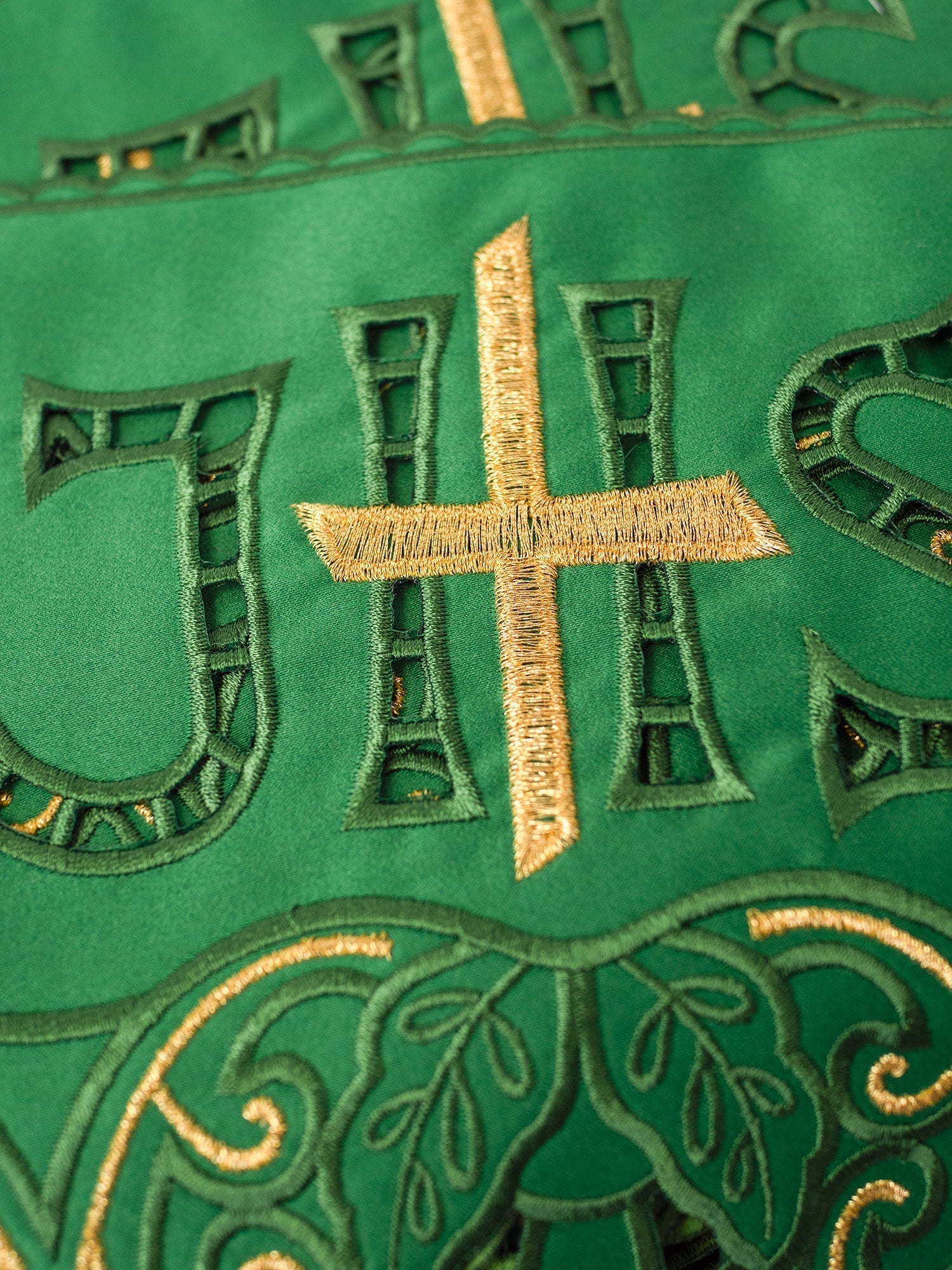 Renda para toalha de altar com bordado frontal IHS Cruz verde