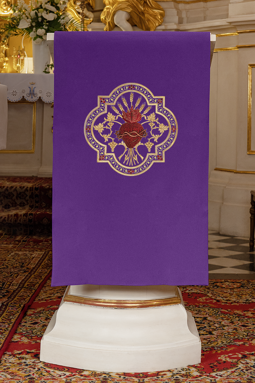 Pano de ambão roxo bordado Sagrado Coração de Jesus Cristo